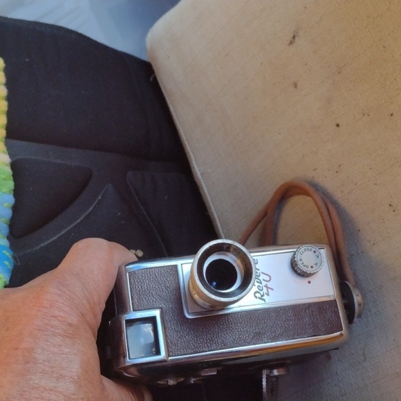 Revere 8 model 40 camera - Picture 3 of 3